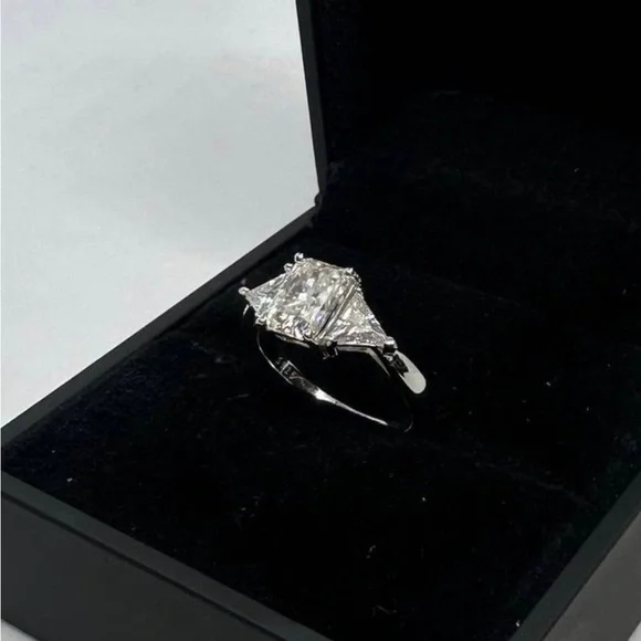 New GRA Moissanite Diamond Ring Radiant Cut 3 Stone Brilliant Engagement 18k